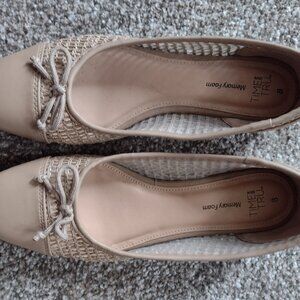 Time and Tru Memory Foam Womens Beige Woven Cap Toe Slip On Flats